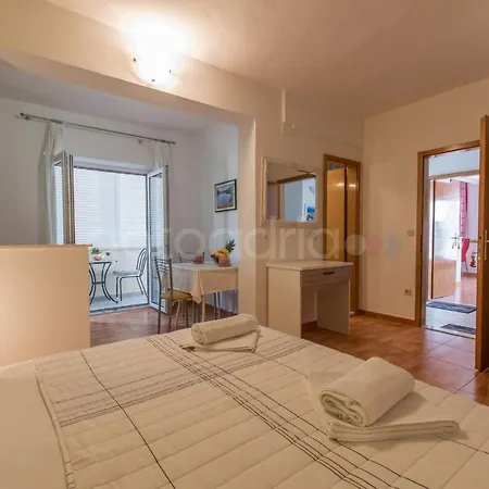Apartment City Center Studio Milla