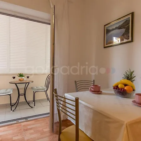 Apartment City Center Studio Milla *