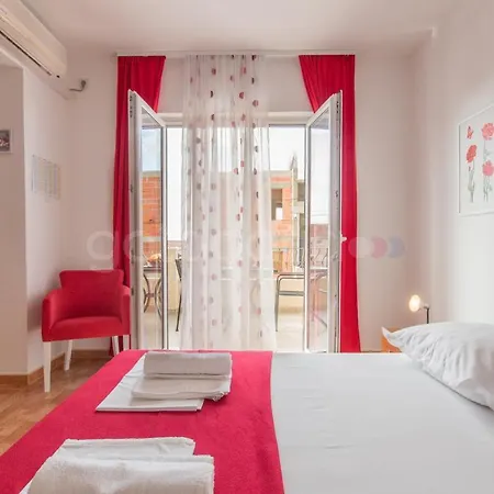 Apartment City Center Studio Milla